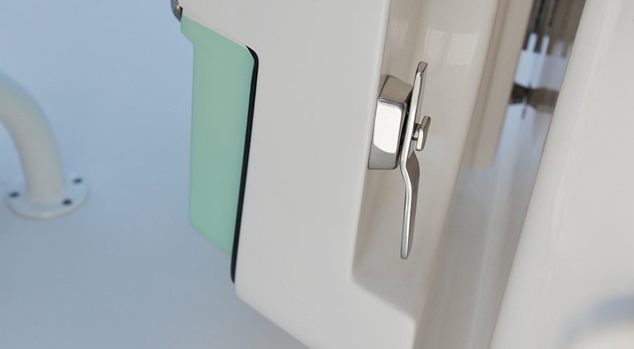 BUTTON RELEASE DOOR LATCH